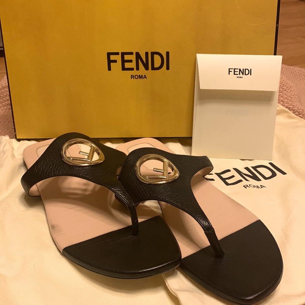 Fendi Thong Sandal Goat Leather in Black Size 37